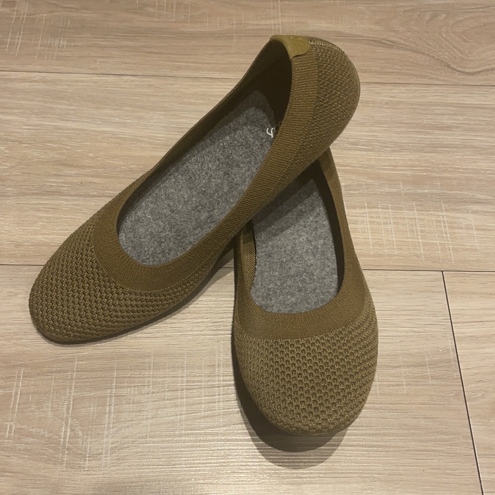 Allbirds khaki/ olive flat